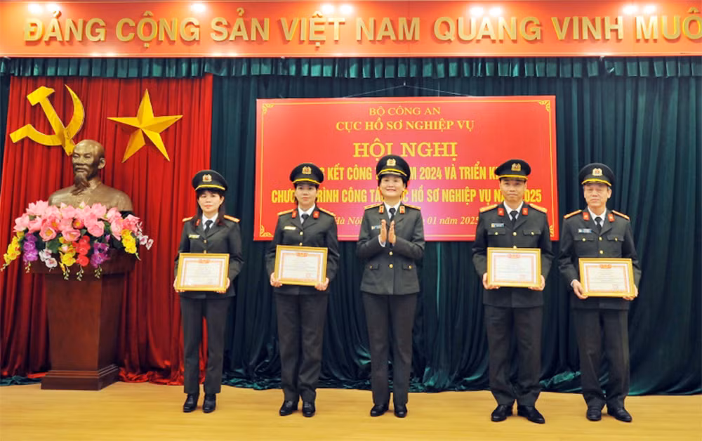 Cục Hồ sơ nghiệp vụ đẩy mạnh chuyển đổi số, ứng dụng công nghệ thông tin trong công tác hồ sơ -1
