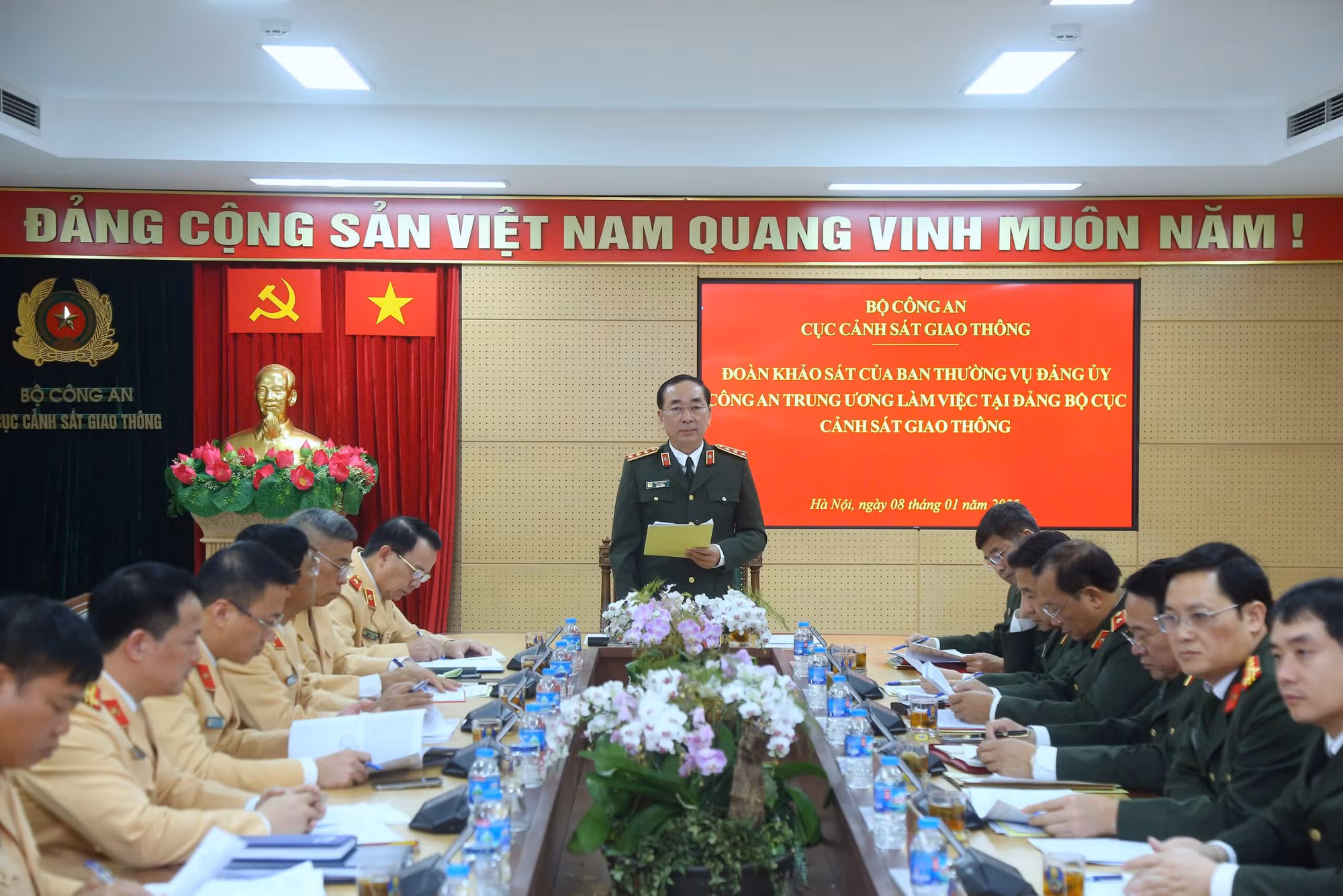 Đoàn khảo sát của Ban Thường vụ Đảng uỷ Công an Trung ương làm việc tại Đảng bộ Cục CSGT -0