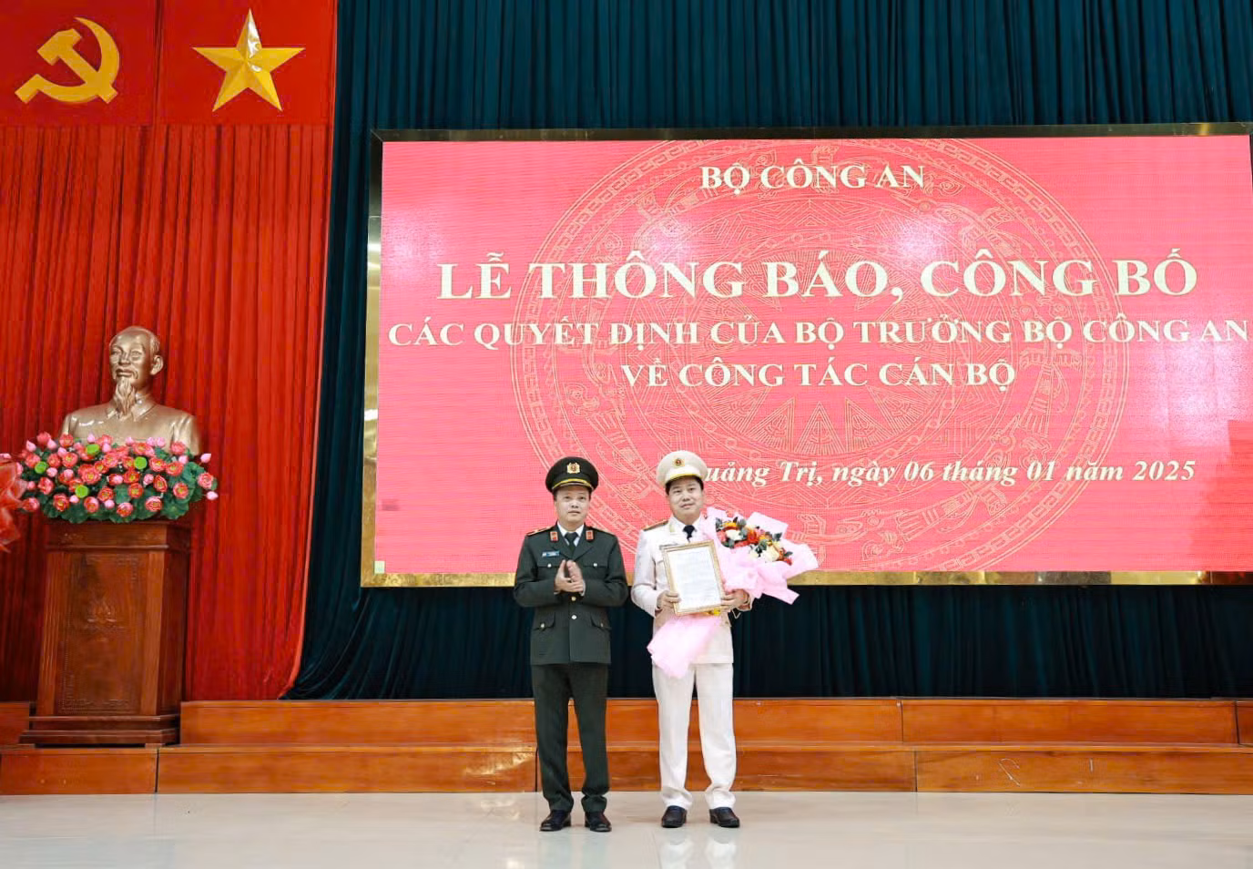 Công bố quyết định bổ nhiệm Giám đốc Công an tỉnh Quảng Trị -0