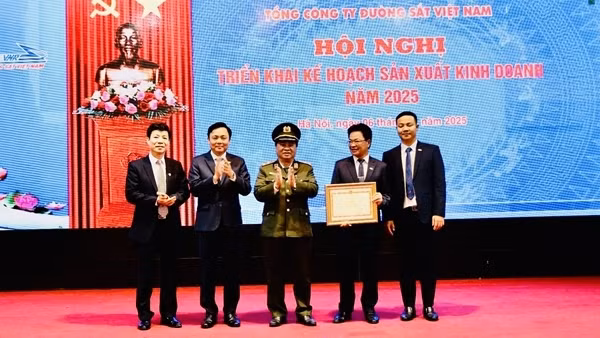 Bộ Công an tặng Bằng khen cho Tổng Công ty Đường sắt Việt Nam