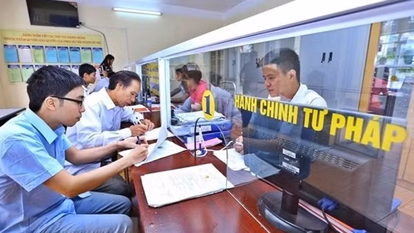 Hơn 830 cán bộ, công chức và 93 trụ sở dôi dư được Hà Nội sắp xếp như thế nào sau sáp nhập?