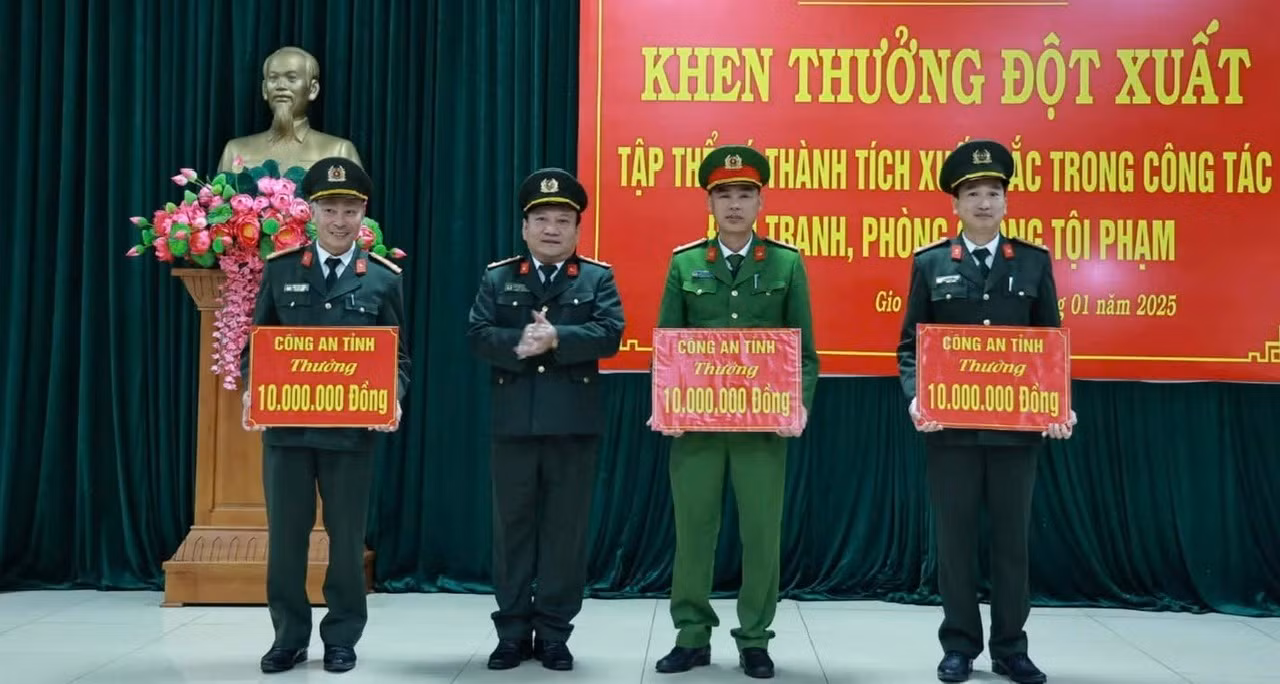 Quảng Trị khen thưởng vụ bắt giữ 85kg thuốc nổ và 400 kíp nổ
