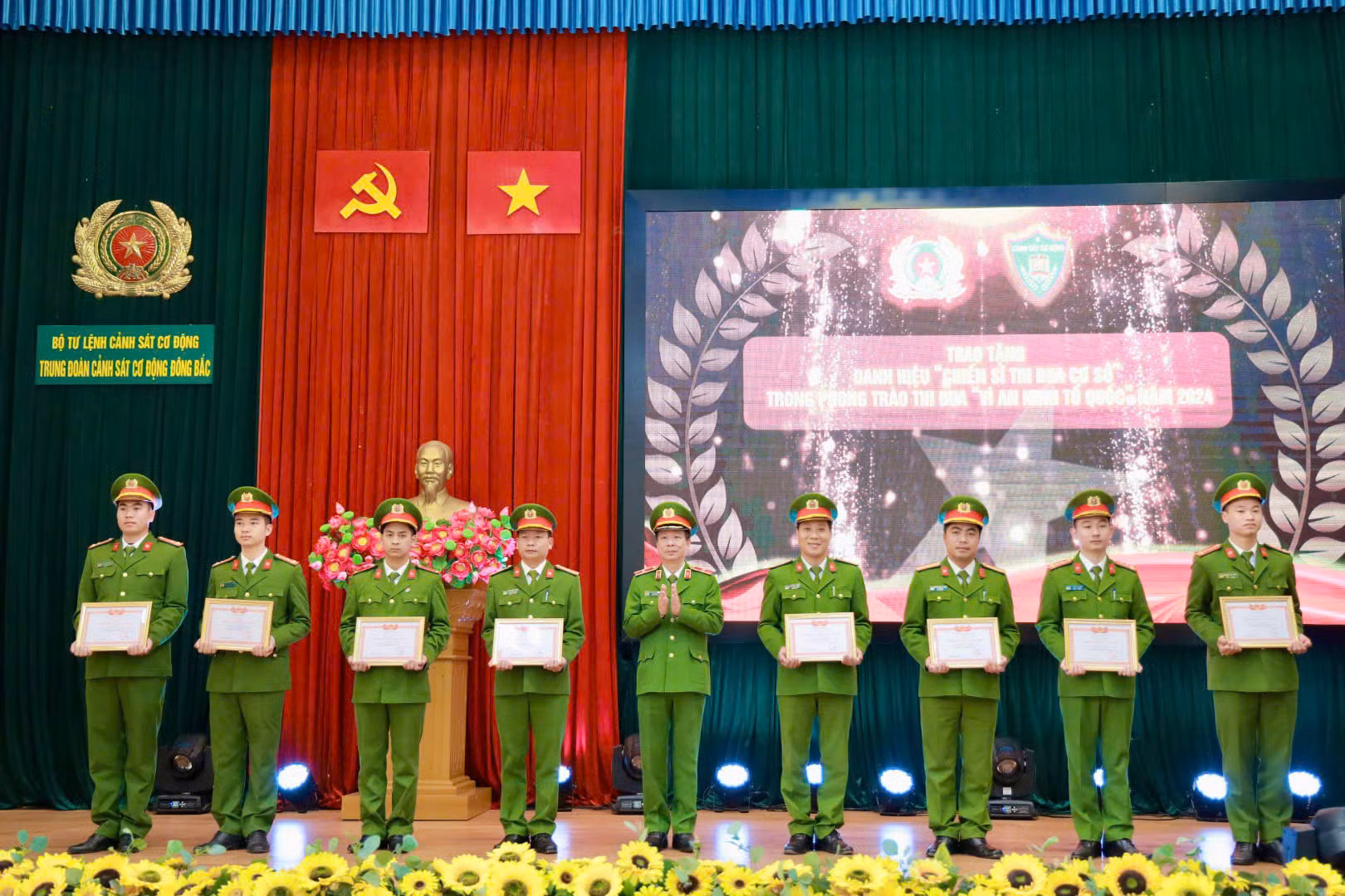 Trung đoàn Cảnh sát cơ động Đông Bắc đoàn kết, quyết tâm khắc phục mọi khó khăn -0