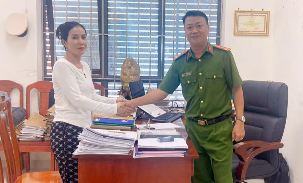 chị trần phan thị minh huệ tại công an thành phố phan thiết, tỉnh bình thuận.jpg -0