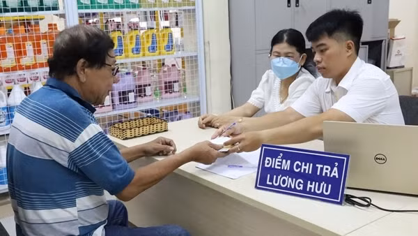 Tuổi nghỉ hưu sớm có mức trợ cấp cao nhất khi tinh gọn bộ máy?