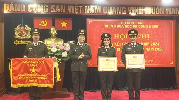 Phát triển khoa học công nghệ gắn kết chặt chẽ với phát triển công nghiệp an ninh