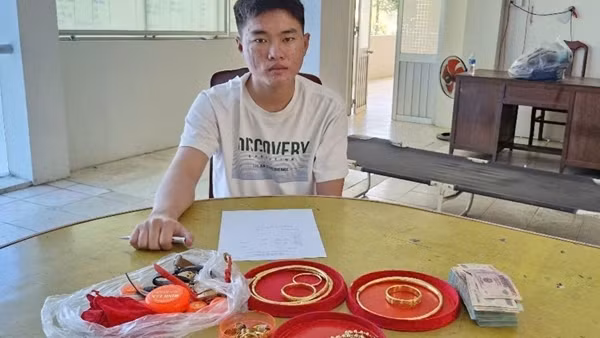Đột nhập vào nhà từ ban công để trộm vàng