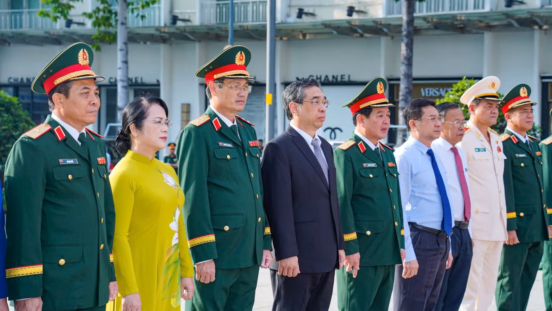 TP Hồ Chí Minh báo công dâng Bác -1