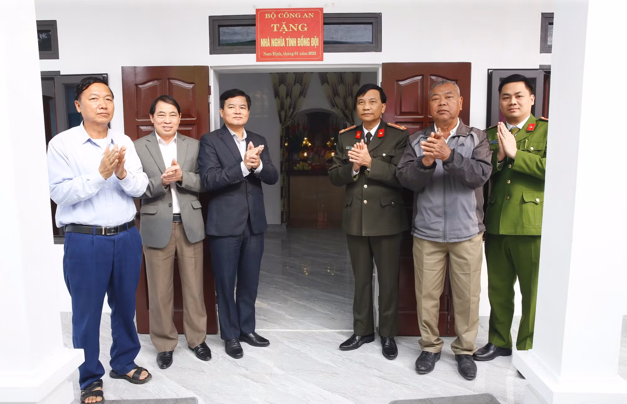 Khánh thành nhà tình nghĩa tặng thân nhân liệt sĩ Công an nhân dân -0