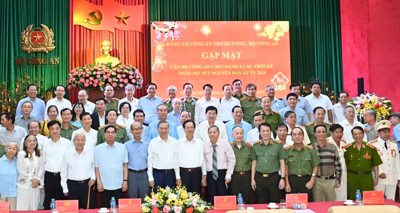 Lực lượng CAND tiếp tục gương mẫu đi đầu, tạo đột phá trong phát triển khoa học công nghệ, đổi mới sáng tạo và chuyển đổi số trong năm 2025 -0
