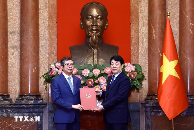 Chủ tịch nước Lương Cường trao Quyết định phong hàm Đại sứ -0