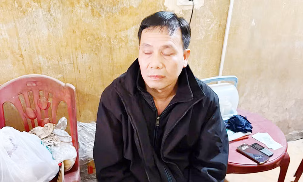 Chủ tiệm sim, thẻ bị bắt vì cho vay lãi suất gần 200%/năm -0
