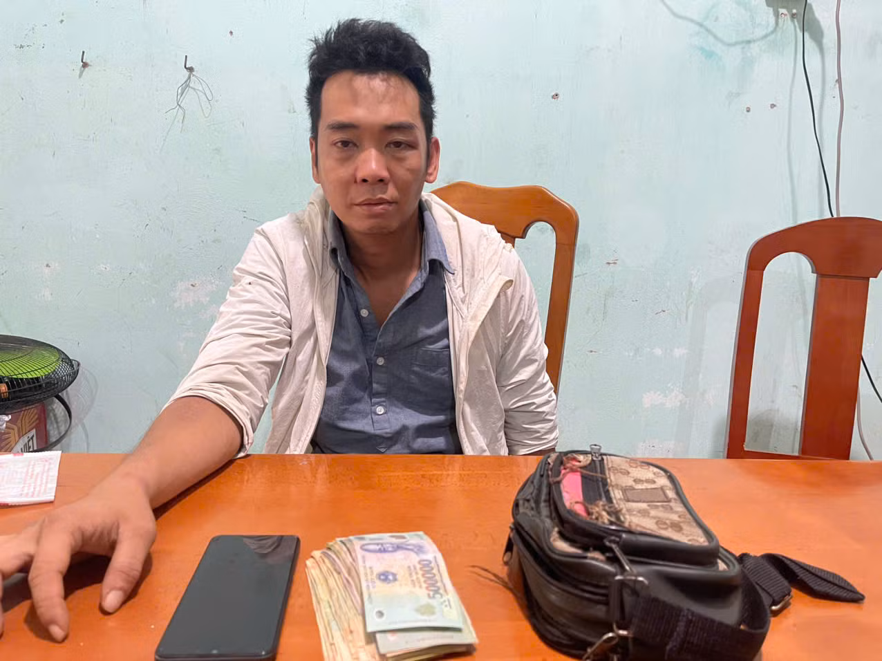 Bắt đối tượng cướp giật tài sản vào đêm cuối năm -0
