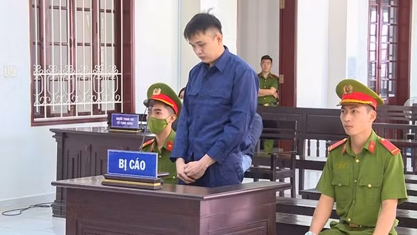 Lãnh 6 năm tù vì hoang báo cướp để chiếm đoạt hơn 800 triệu đồng