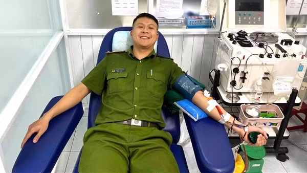 Biểu dương Thượng uý Công an nhiều lần hiến máu cứu người