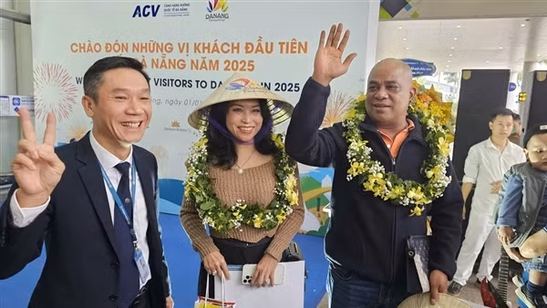 Đà Nẵng và Hội An đón hàng nghìn du khách quốc tế ngày đầu năm mới 2025