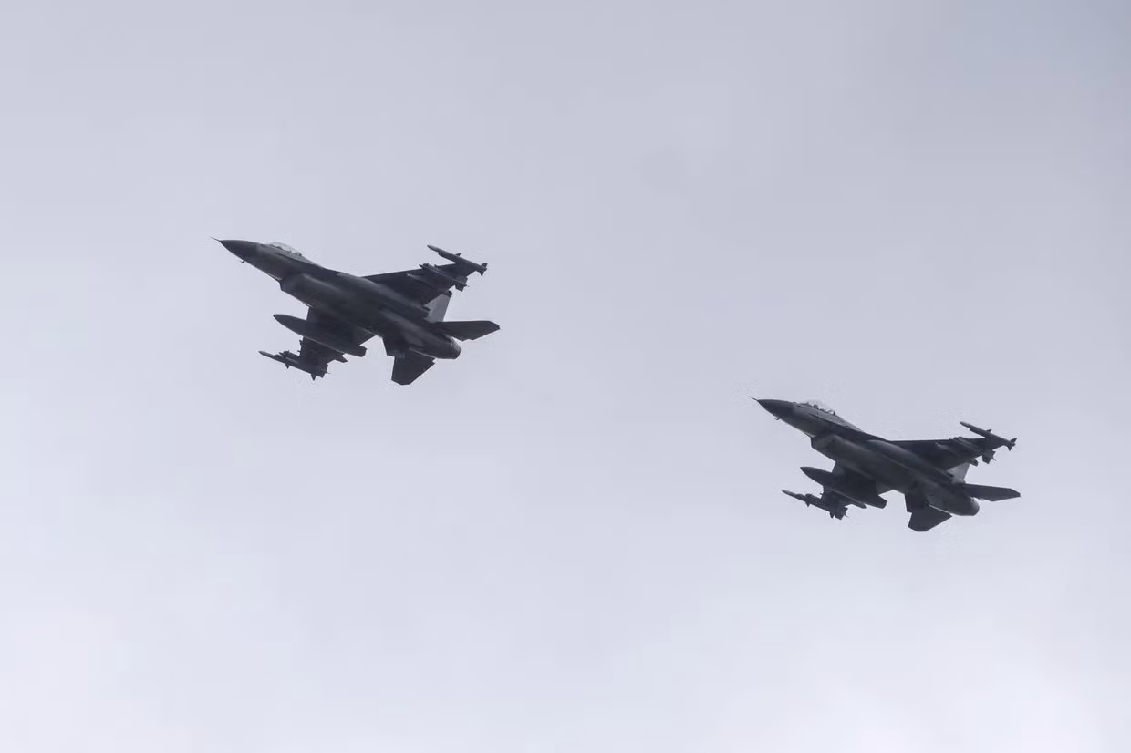 Ukraine khoe F-16 hạ được 6 tên lửa Nga dù chỉ mang 4 tên lửa -0