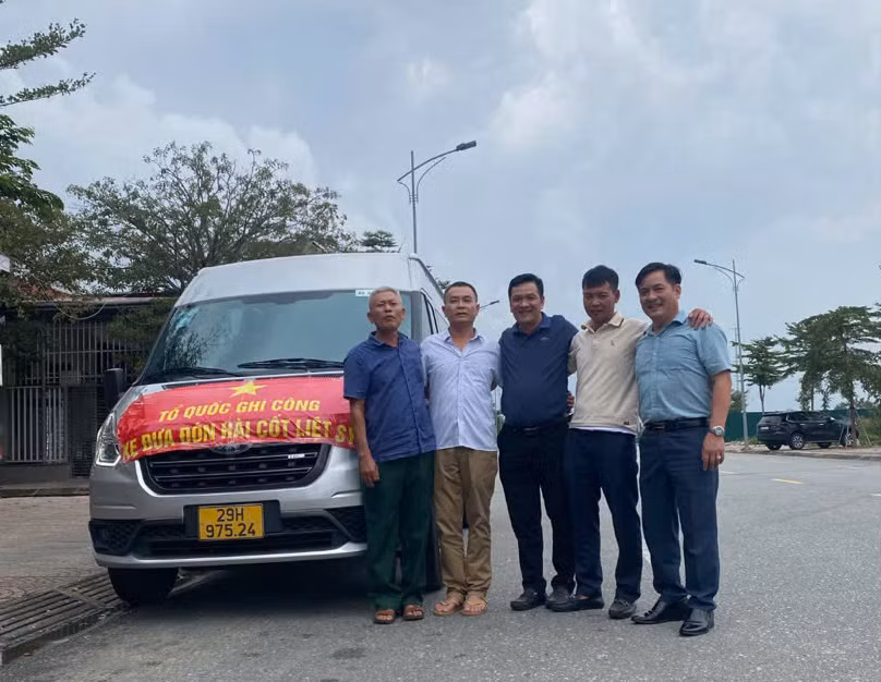 Phó trưởng Công an xã Tiên Dược hỗ trợ đưa hài cốt liệt sỹ an nghỉ tại quê nhà -0