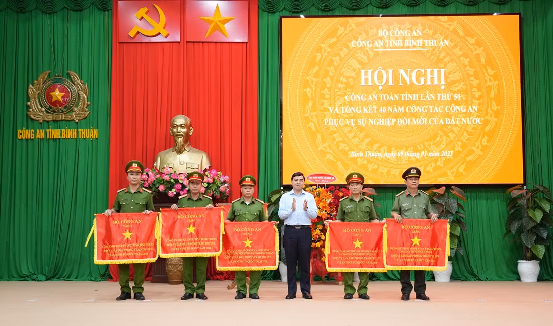 Luôn nêu cao tinh thần cảnh giác đấu tranh với các loại tội phạm -0