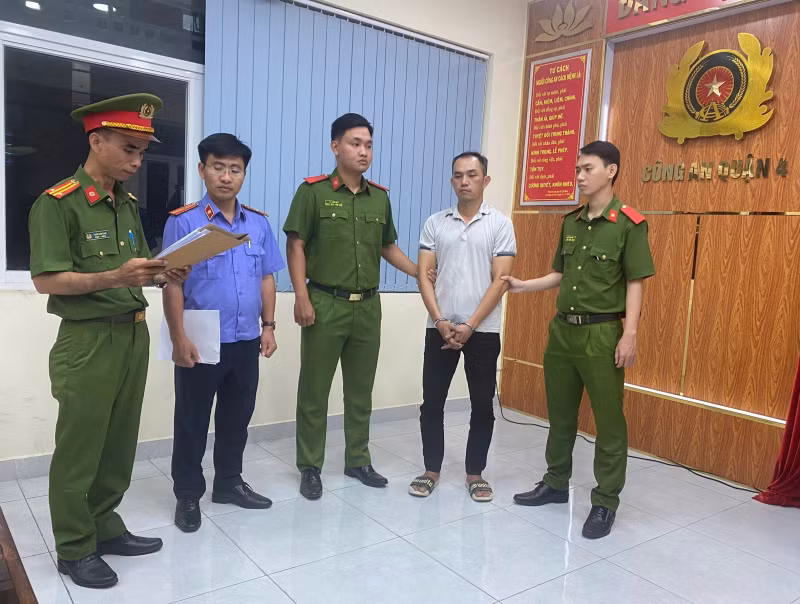 Đề nghị truy tố nam thanh niên đánh phụ nữ dã man chỉ vì va chạm xe -0