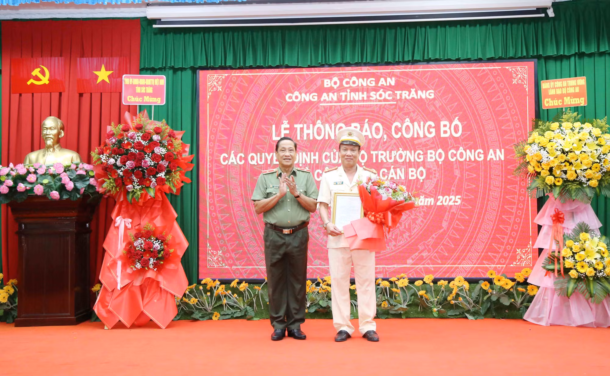 Thông báo và công bố các Quyết định của Bộ trưởng Bộ Công an về công tác cán bộ -0