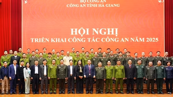 Gương mẫu đi đầu, tăng tốc, bứt phá thực hiện chủ trương của Đảng, pháp luật của Nhà nước