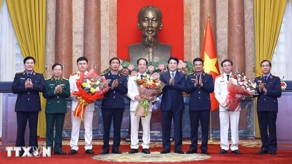 Chủ tịch nước trao quyết định bổ nhiệm 2 Phó Viện trưởng Viện KSND Tối cao