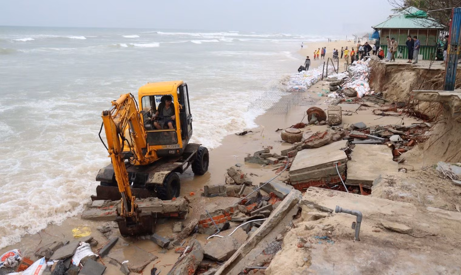 Đà Nẵng huy động hàng trăm người khẩn cấp 