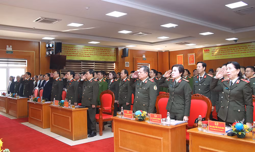 Công an Quảng Ninh phát động phong trào thi đua Vì ANTQ năm 2025 -0