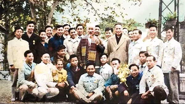Tuyển dụng và chuẩn hóa công chức, viên chức theo tư tưởng Hồ Chí Minh