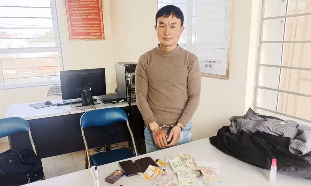 Đối tượng Yang Tao Kai tại cơ quan Công an.