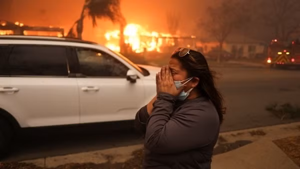 Thiếu nước, các đám cháy rừng ở California khó có thể bị dập tắt