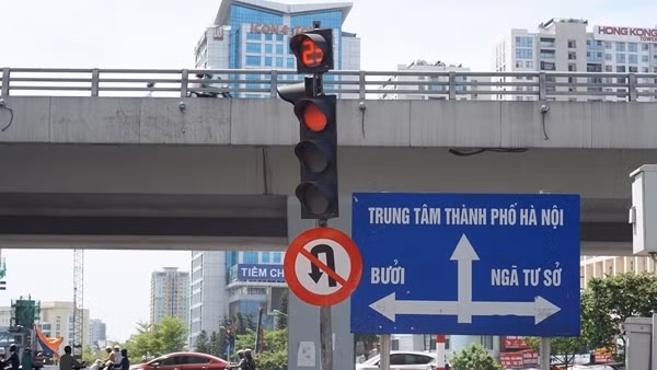 Hà Nội lắp đặt thêm 66 đèn tín hiệu giao thông