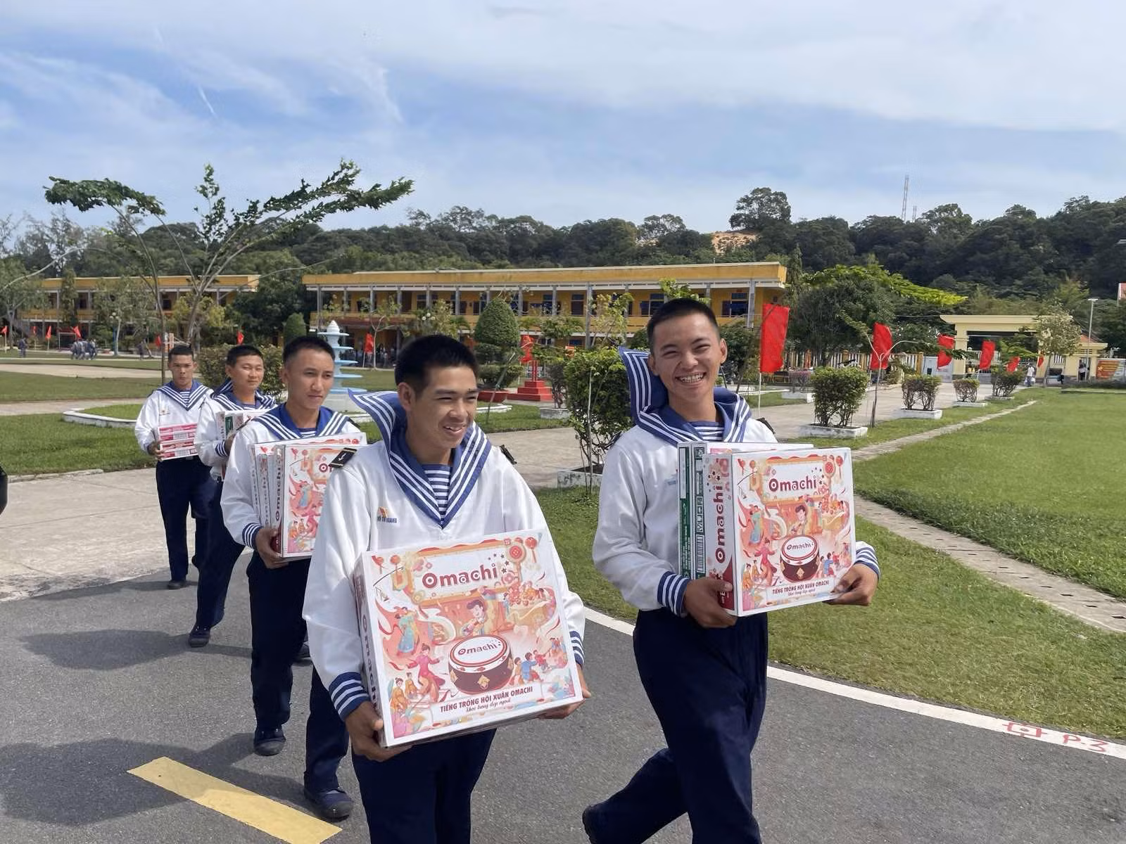 Omachi góp thêm không khí xuân nơi biển đảo Trường Sa -0