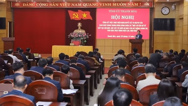 Thanh Hóa: Nhiều cán bộ tự nguyện nghỉ hưu trước tuổi hoặc xuống chức
