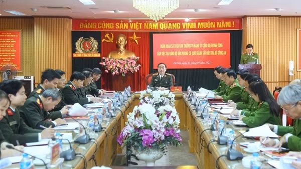 Ban Thường vụ Đảng uỷ Công an Trung ương làm việc với Đảng bộ Văn phòng Cơ quan CSĐT Bộ Công an