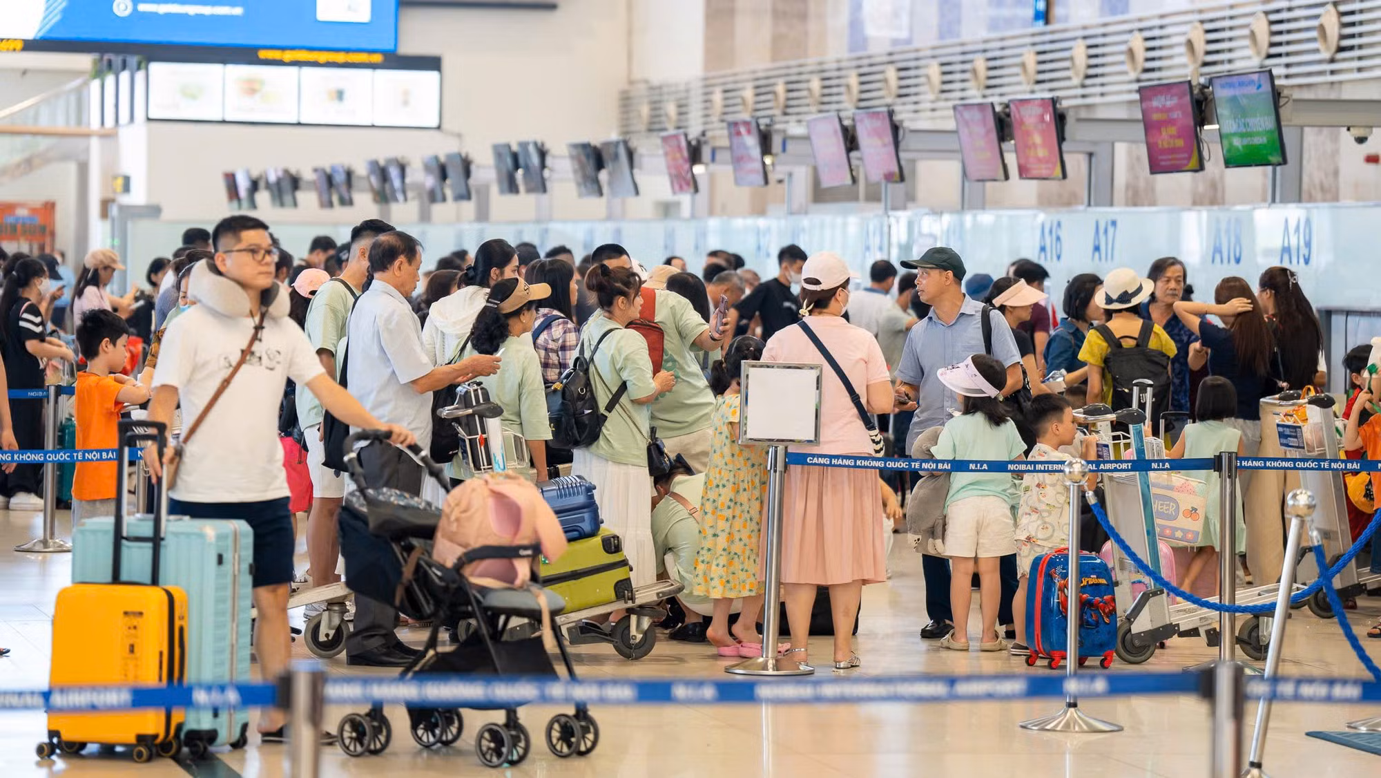 Lên phương án đảm bảo an toàn cho gần 2100 chuyến bay dịp cao điểm lễ Quốc Khánh -0