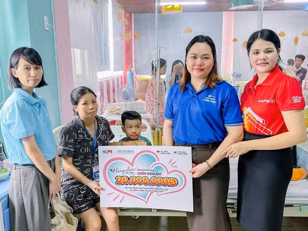 Long Châu đồng hành cùng Quỹ Hy vọng, trao yêu thương đến các bệnh nhi nghèo -0