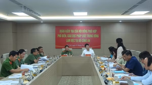 Tiếp tục nâng cao hiệu quả công tác phổ biến, giáo dục pháp luật trong CAND