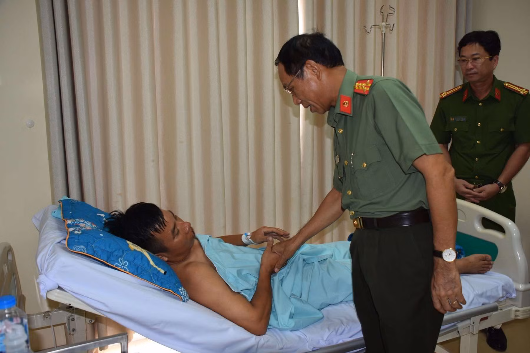 Bắt đối tượng hung hãn gây thương tích nặng cho cán bộ Công an -0