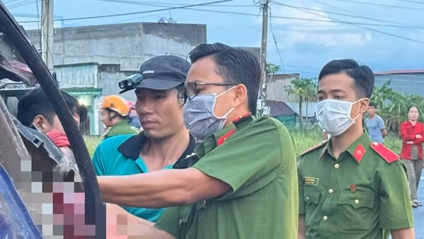Tông vào xe tải đậu trên đường, tài xế tử vong