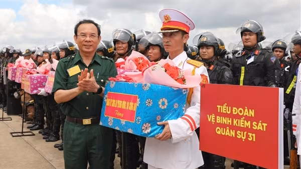Hơn 2.300 người tham gia diễn tập khu vực phòng thủ TP Hồ Chí Minh