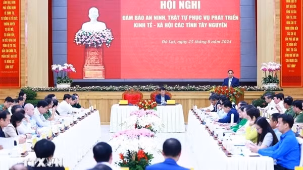 Thủ tướng: Muốn giữ vững an ninh - trật tự, người dân phải có cuộc sống ấm no