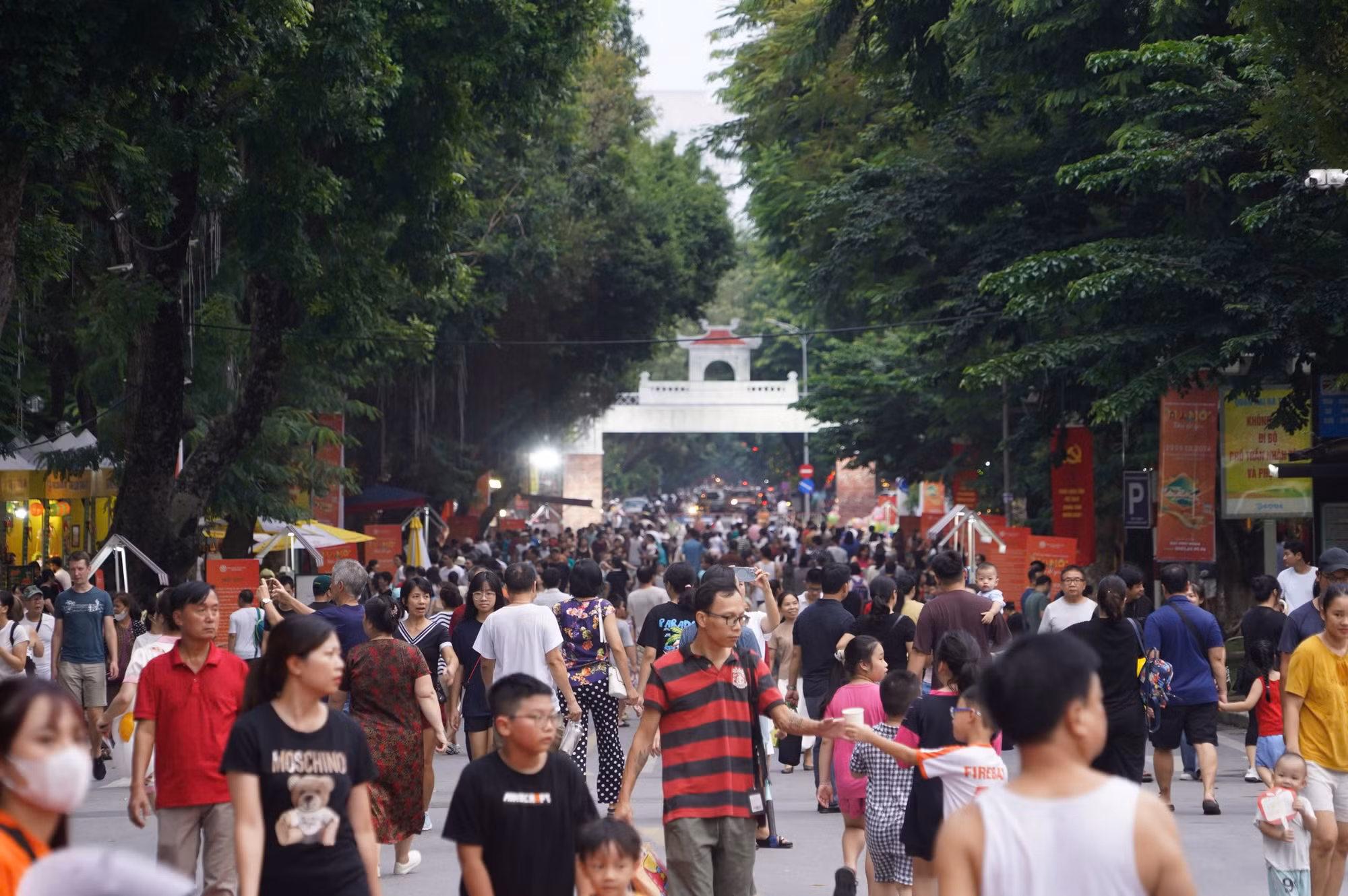 Trên 2 vạn lượt người dự Lễ hội Quà tặng du lịch Hà Nội năm 2024 -0