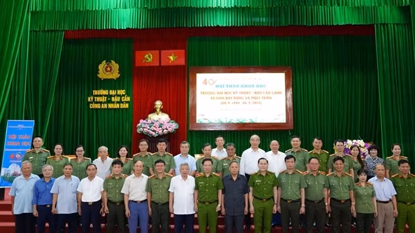 Hội thảo khoa học "Trường Đại học Kỹ thuật - Hậu cần CAND: 40 năm xây dựng và phát triển"