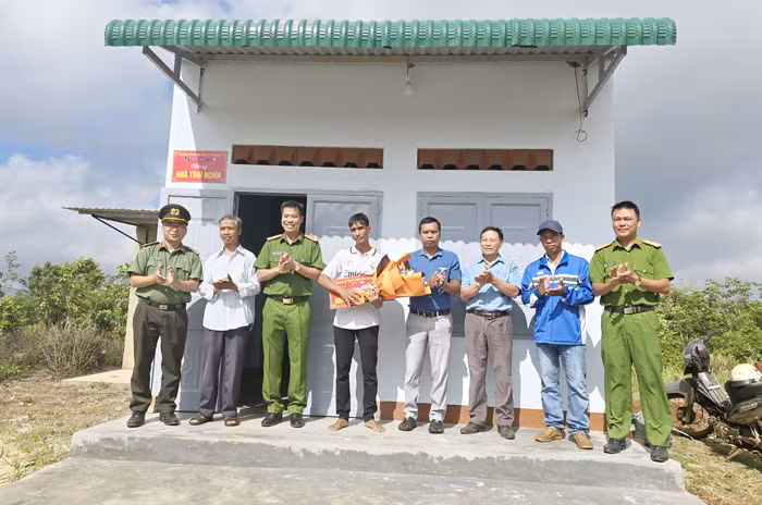 Niềm vui trong những ngôi nhà ấm áp nghĩa tình -0