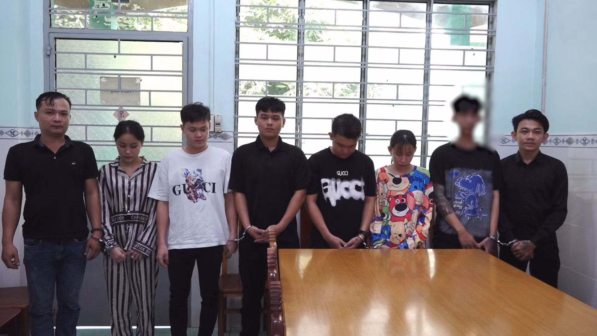 Kiểm tra phòng thu âm, phát hiện “ổ bay lắc” với 11 đối tượng dương tính ma túy -0