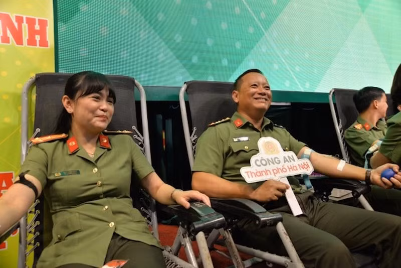 Khởi động hành trình “Giọt máu nghĩa tình” năm 2024 của Công an Thủ đô -0