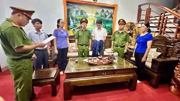 Bắt tạm giam Phó Giám đốc Sở Công thương Lai Châu vì nhận hối lộ