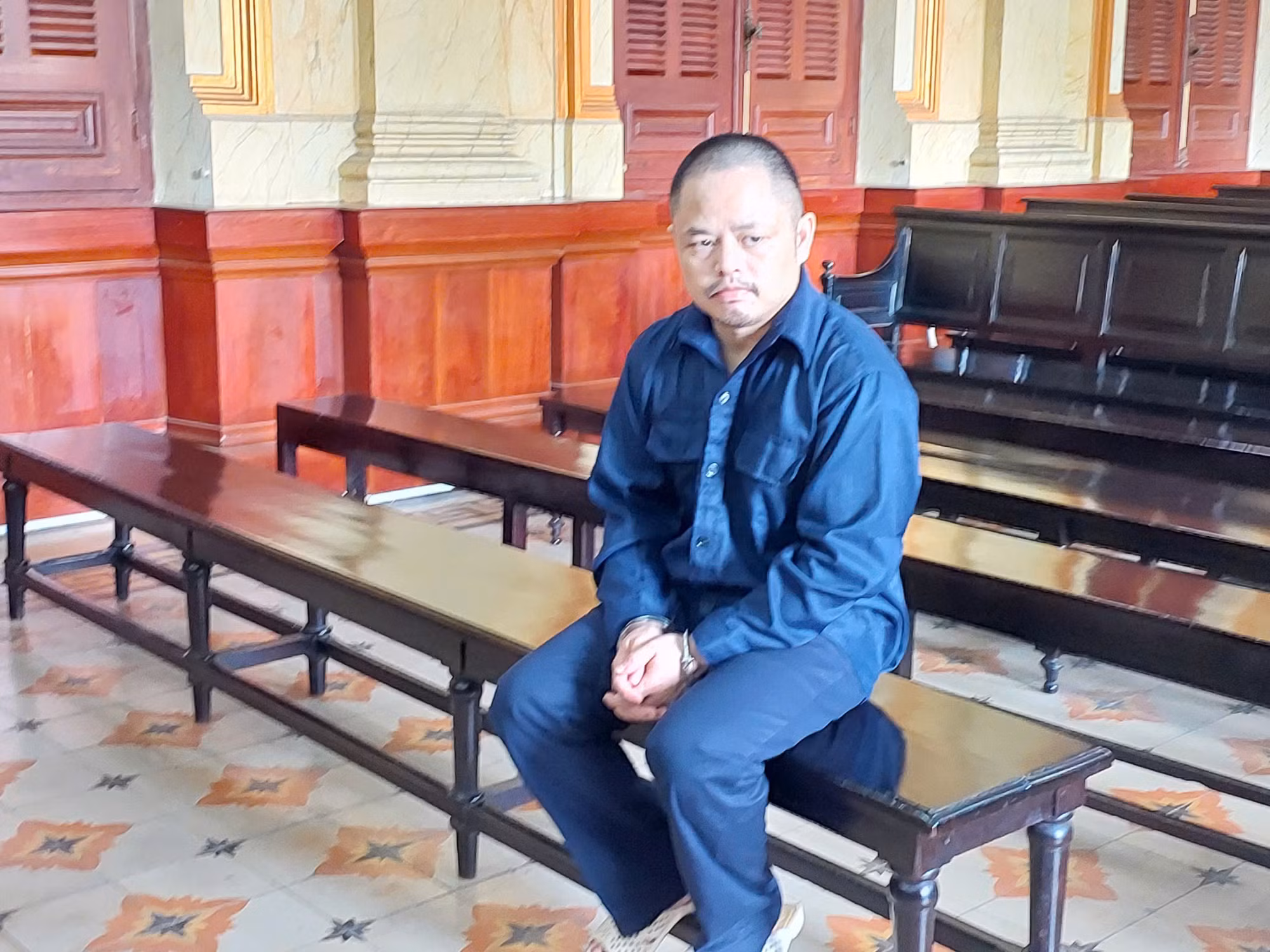 Tham “của rơi” một người nước ngoài lãnh 8 năm tù -0